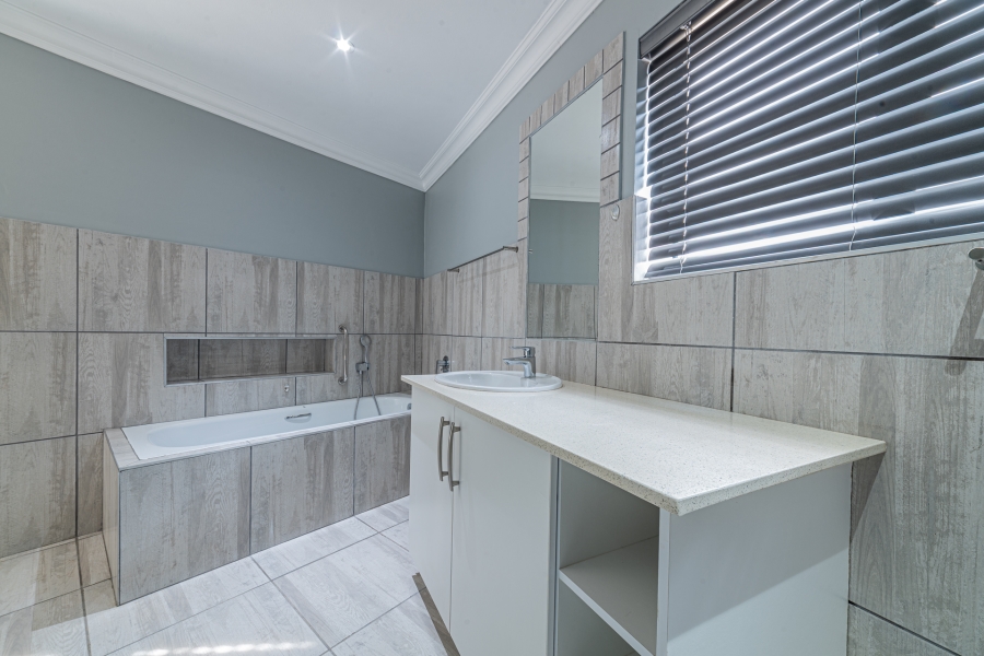 3 Bedroom Property for Sale in Hartenbos Central Western Cape